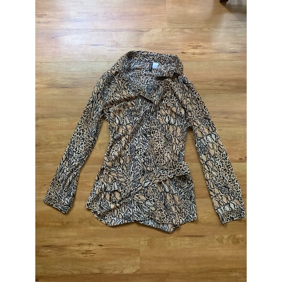 H&M Cheetah Print Button Up Blouse - Picture 1 of 1